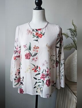Papillon Floral Bell-Sleeve Women’s Top -